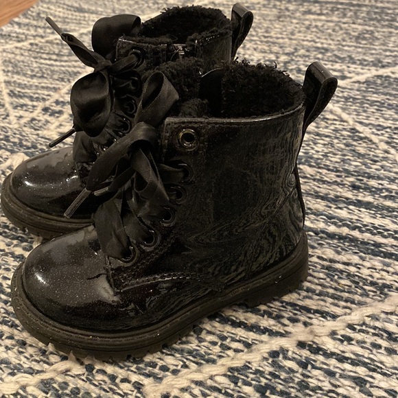 Black Toddler Chelsea Boots - Picture 11 of 12